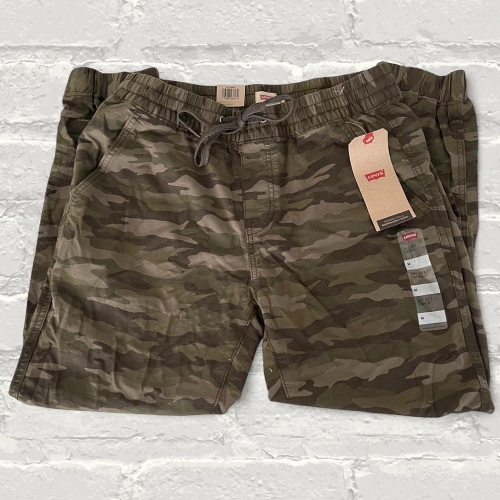 Levi’s Jet Set Taper Camo Joggers - Picture 2 of 4